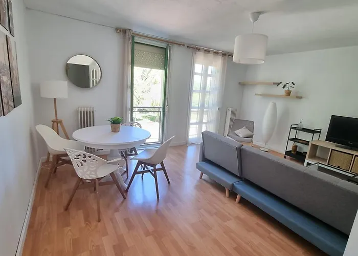 Un Rincon Con Vistas Al Parque Wifi Junto A Catedral By Apartamentos Logrono