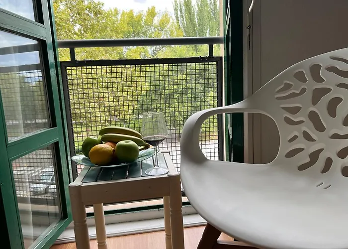 Un Rincon Con Vistas Al Parque Wifi Junto A Catedral By Apartamentos Logrono